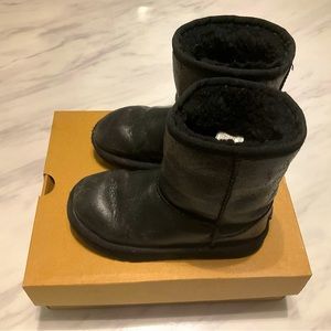 Mid top uggs. Black size 1